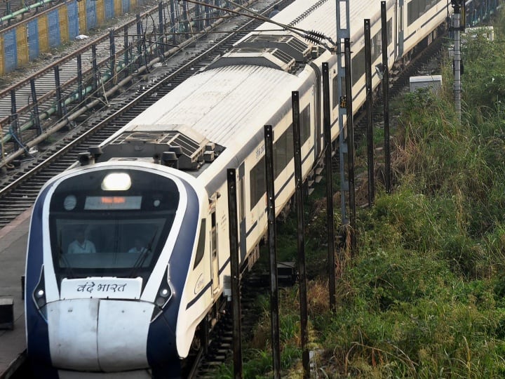 Vande Bharat train from Jalna and Mumbai Vande Bharat Express Launch by PM Modi Vande Bharat Train: जालना से मुंबई के बीच आज से चलेगी वंदे भारत ट्रेन, 7 घंटे के अंदर 530 यात्री कर सकेंगे सफर