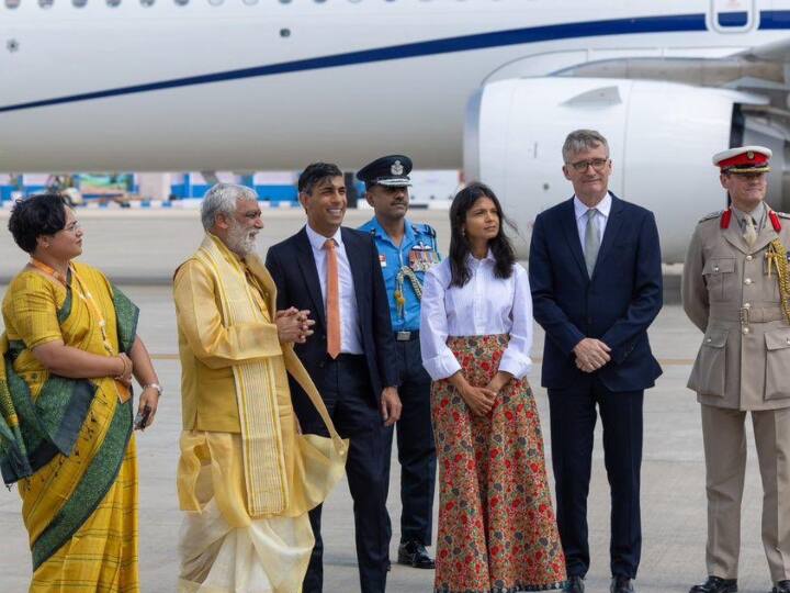 Alex Ellis shared oops moment during UK PM Rishi Sunak arrival in country for G20 summit in September ऋष‍ि सुनक की भारत यात्रा के दौरान Oops मूमेंट का शिकार हुए थे ब्रिटिश उच्चायुक्त, खुद शेयर की तस्वीरें
