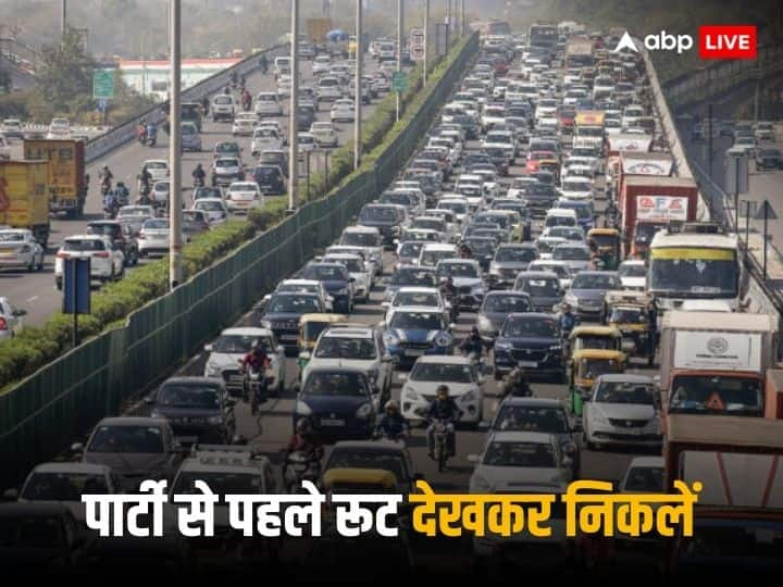 New Year Traffic Advisory: नए साल के जश्न के लिए लोग तैयार हैं. इस दौरान किसी भी तरह की दिक्कत न हो इसके लिए अलग-अलग शहरों की पुलिस ने कई इंतजाम किए हैं. इसके लिए कई रास्तों पर आवाजाही बंद रहेगी.