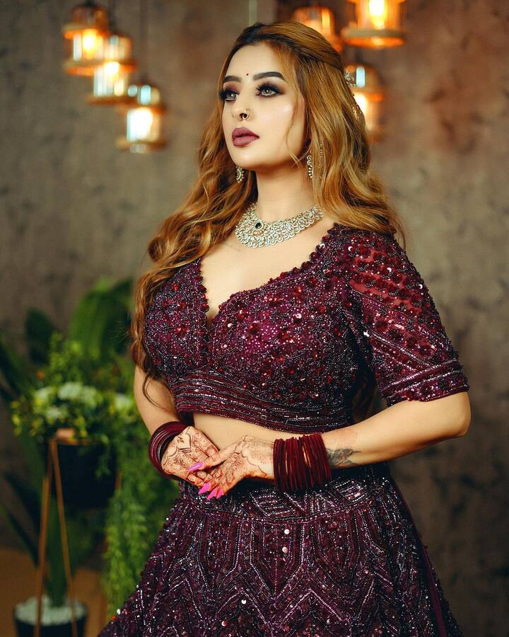 અંકિતા દવે સોશિયલ મીડિયા પર દરરોજ ફોટા અને વીડિયો શેર કરીને લોકપ્રિયતા મેળવી રહી છે. તેના સોશિયલ મીડિયા ફોલોઅર્સ ખૂબ જ ઝડપથી વધી રહ્યા છે.