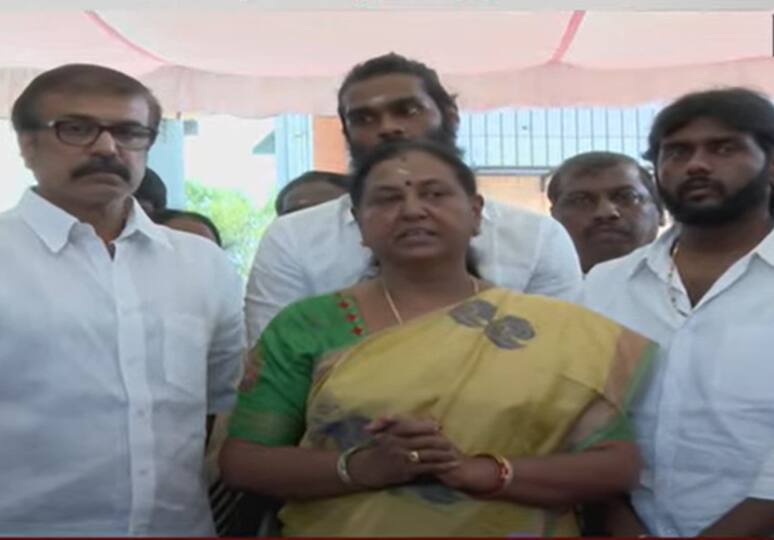 Statue of DMDK Vijayakanth in public space, Mani Mandapam: Premalatha's request Vijayakanth: பொது இடத்தில் விஜயகாந்துக்கு சிலை, மணிமண்டபம்: பிரேமலதா கோரிக்கை