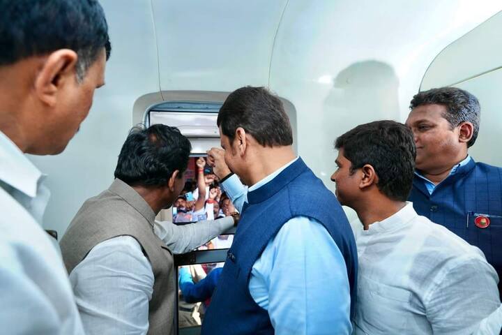 ही ट्रेन जालना रेल्वे स्थानकातून पहाटे पाच वाजून पाच मिनिटांनी सुटेल आणि मुंबईच्या छत्रपती शिवाजी महाराज टर्मिनसला दुपारी बारा वाजता पोहोचेल.