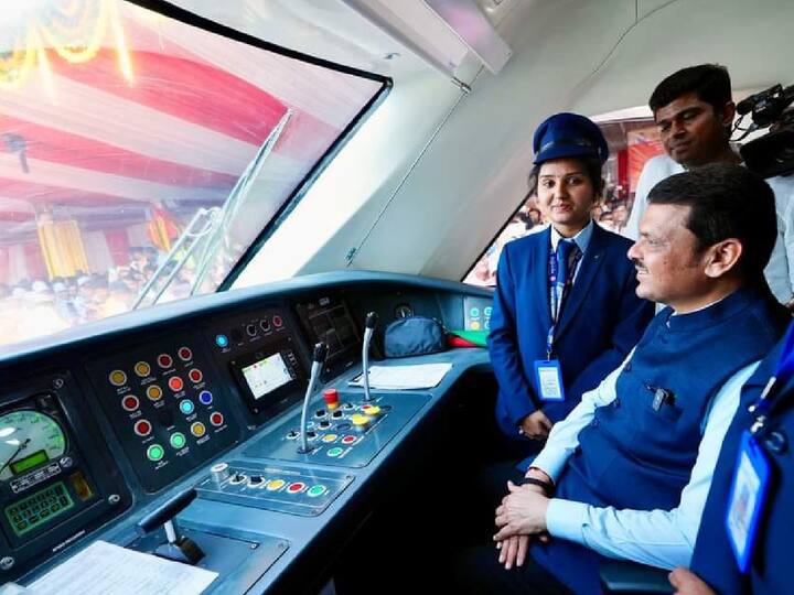 Vande Bharat Express  : आज जालना रेल्वे स्थानकावरून जालना- मुंबई वंदे भारत एक्स्प्रेसचे उद्घाटन पंतप्रधान नरेंद्र मोदी (PM Narendra Modi) यांच्या हस्ते दूरदृश्य प्रणालीद्वारे करण्यात आले.