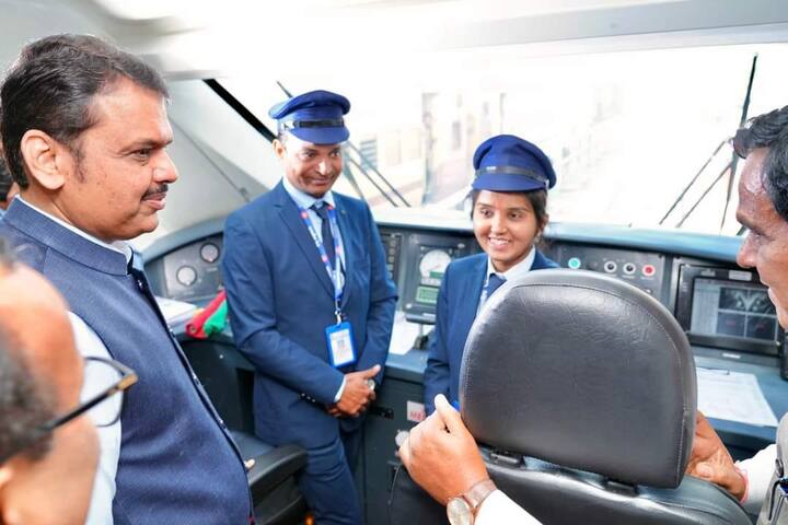 विशेष म्हणजे जालना-मुंबई मार्गावर धावणारी वंदे भारत एक्स्प्रेस महाराष्ट्रातील सातवी आणि मराठवाड्याला मुंबईला जोडणारी पाचवी हायस्पीड वंदे भारत एक्स्प्रेस आहे.