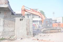 Jamnagar: જામનગરમાં બૂલડૉઝર એક્શન, સરકારી જમીન પર બનાવાયેલું માફિયાનું ઘર તોડી પડાયુ, તસવીરોમાં જુઓ ડિમૉલેશન