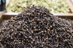 Cloves: தினமும் 2 கிராம்பு சாப்பிடுவது நல்லதா? நிபுணர்கள் சொல்வது என்ன?