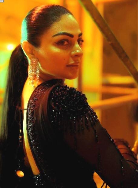 Neeru Bajwa ਨੇ ਬਲੈਕ ਸੂਟ 'ਚ ਢਾਇਆ ਕਹਿਰ
