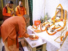 In Pics: तस्वीरों में देखिए सीएम योगी का अयोध्या दौरा, रामलला और हनुमानगढ़ी का किया दर्शन