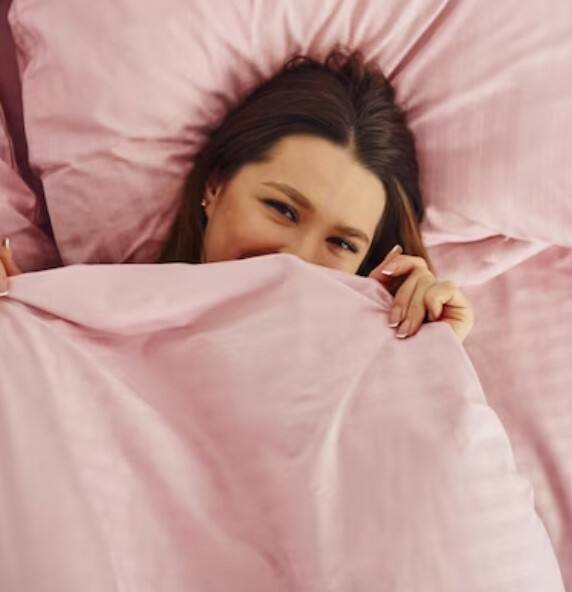 ਮੂੰਹ ਢੱਕ ਕੇ ਸੌਣ ਨਾਲ ਤਾਜ਼ੀ ਆਕਸੀਜਨ ਦੀ ਸਹੀ ਮਾਤਰਾ ਸਰੀਰ ਤੱਕ ਨਹੀਂ ਪਹੁੰਚਦੀ। ਇਸ ਨਾਲ ਫੇਫੜਿਆਂ 'ਤੇ ਬੁਰਾ ਪ੍ਰਭਾਵ ਪੈਂਦਾ ਹੈ ਅਤੇ ਦਮ ਘੁੱਟਣ ਜਾਂ ਦਿਲ ਦਾ ਦੌਰਾ ਪੈਣ ਵਰਗੀਆਂ ਖਤਰਨਾਕ ਸਥਿਤੀਆਂ ਹੋ ਸਕਦੀਆਂ ਹਨ।