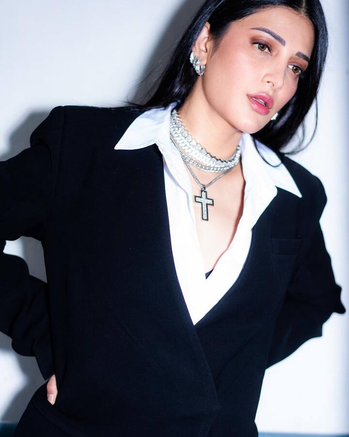 అనగనగ ఒక ధీరుడు సినిమాతో టాలీవుడ్లోకి అడుగు పెట్టింది శృతిహాసన్. అది ప్రేక్షకులను అంతగా ఆదరించకపోయినా నటిగా మంచి గుర్తింపే తెచ్చుకుంది.