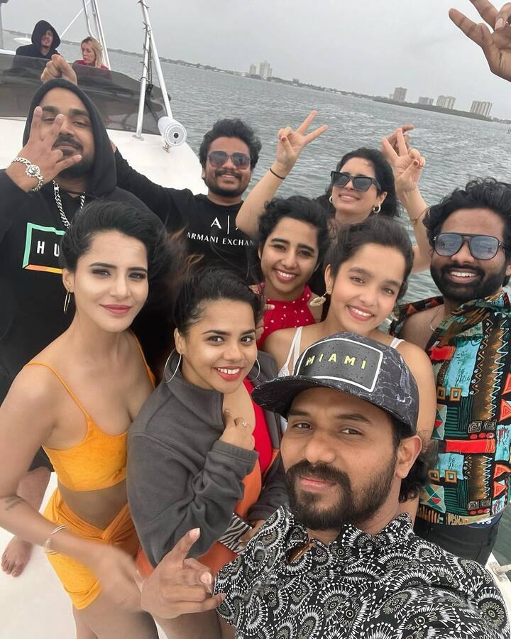 టిక్టాక్ సమయంలో జూనియర్ సమంతగా చాలా పాపులర్ అయింది అషూరెడ్డి. అప్పట్లో ఈమె అమెరికాలో ఉండేది.