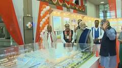 PM Modi Ayodhya Visit: রাম রাজ্যে মোদি শো, পুষ্পবৃষ্টি-শঙ্খধ্বনি-মন্ত্রোচ্চারণে প্রধানমন্ত্রীকে বরণ