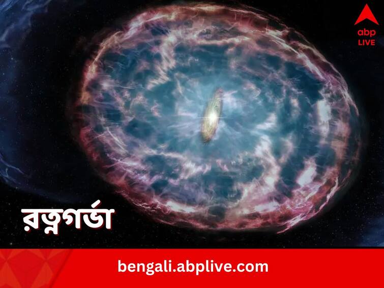 Scientist studying Kilonova Explosions which is responsible for the Birth Of Gold Birth of Gold: আস্ত সোনার কারখানা মহাশূন্যে, পৃথিবীতে এসে পৌঁছয় তার সামান্যই, কী ঘটেছিল ১৩ কোটি বছর আগে?