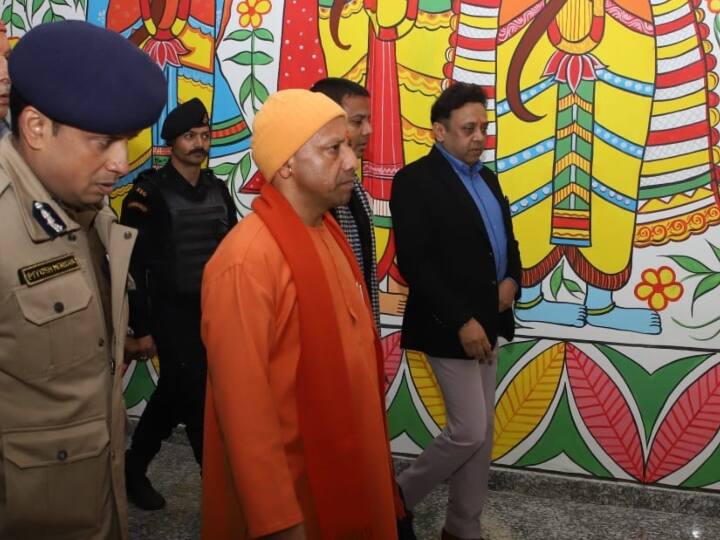 प्रधानमंत्री अयोध्या में रोड शो और जनसभा को संबोधित करेंगे.