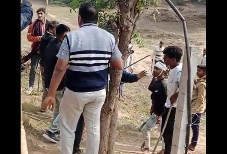 Mehsana News: Two Groups Clash during playing cricket match in becharaji Edla Village, 10 people arrested Mehsana: ક્રિકેટ રમતાં-રમતાં બેચરાજીમાં બબાલ, બે જૂથોએ સામ-સામે કરી ધોકાવારી, પોલીસે 10ને પકડ્યા