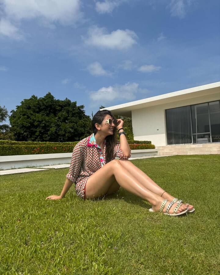 ప్రస్తుతం రకుల్ ప్రీత్ తెలుగులో పూర్తిగా సినిమాలను తగ్గించేసింది. హిందీలో మాత్రం ఓ రెండు సినిమాలను చేస్తోంది.