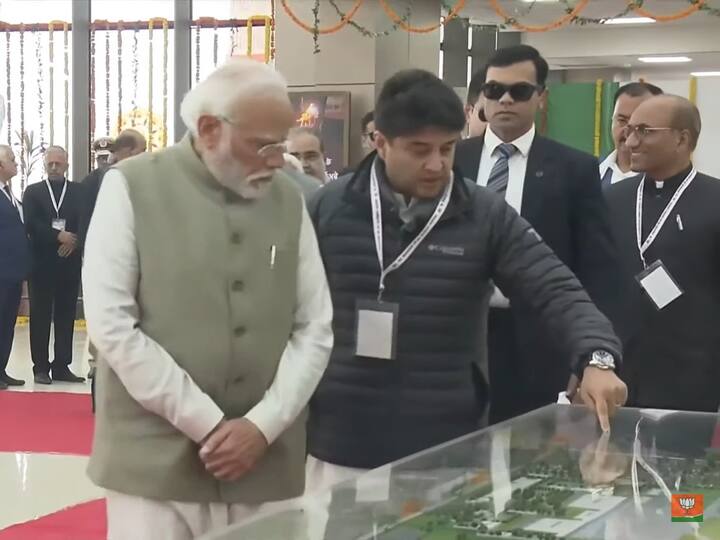 Minister for Civil Aviation Jyotiraditya Scindia shows the prime minister a model of the  Maharishi Valmiki International Airport. (Source: YouTube@BJP4India)