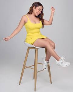 Neha kakkar: શોર્ટ ડ્રેસમાં સિંગર નેહા કક્કરે આપ્યા બોલ્ડ પોઝ, તસવીરો વાયરલ