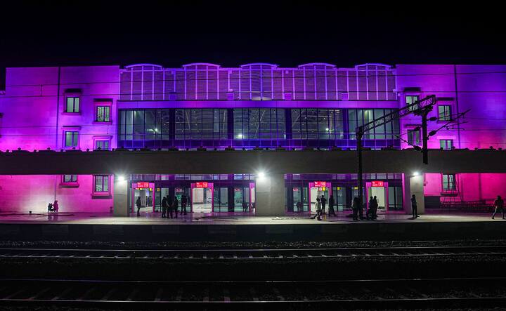 अयोध्या में राम मंदिर के उद्घाटन से पहले रेलवे स्टेशन का नाम बदल दिया गया है. भारतीय रेलवे ने बुधवार (27 दिसंबर) को कहा कि अयोध्या जंक्शन का नाम बदलकर 'अयोध्या धाम जंक्शन' कर दिया गया है.