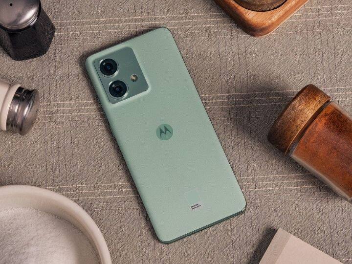 motorola edge40 neo को आप फ्लिपकार्ट से सिर्फ 21,999 रुपये में खरीद सकते हैं. मोबाइल फोन में 50+13MP के दो कैमरा और मीडियाटेक डाइमेंसिटी 7030 प्रोसेसर मिलता है.