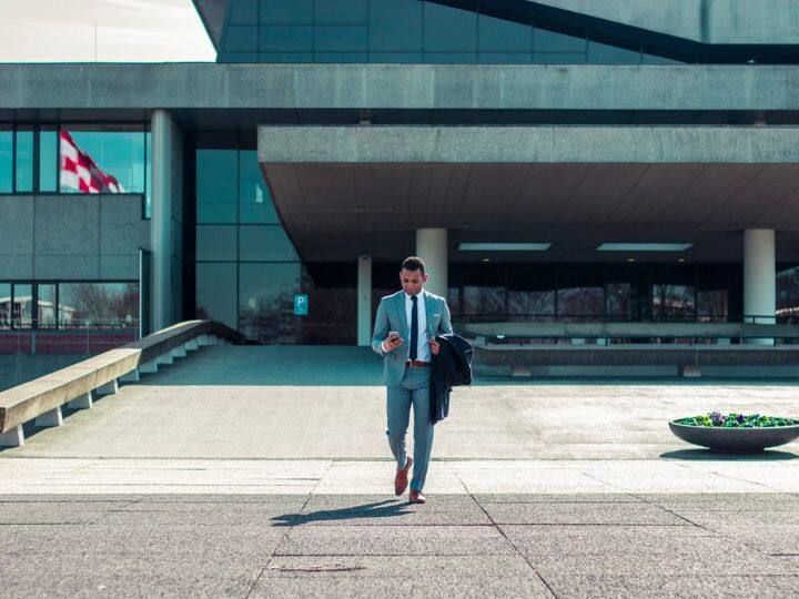 सबसे पहले तो आपको BH जो लिखा होता है नंबर प्लेट पर इसका मतलब बताते हैं. दरअसल BH का मतलब भारत होता है. सरकार ने यह नंबर प्लेट उन कर्मचारियों के लिए बनाई है. जो काम के सिलसिले में ट्रांसफर होते रहते हैं. साल 2021 में भारत सरकार ने इन नंबर प्लेट्स को लाॅन्च किया था.