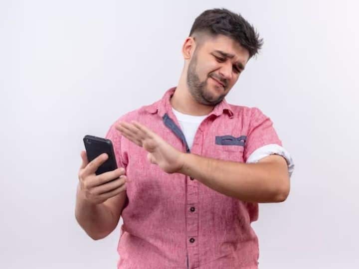 भागदौड़ भरी इस जिंदगी में हम सभी कुछ दिन या छुट्टियों में सभी के फोन कॉल्स, ईमेल आदि को अवॉयड करना चाहते हैं. ये तभी संभव है जब आप स्मार्टफोन से दूर रहें. या फिर आपको अपना स्मार्टफोन साइलेंट मोड में रखना पड़ता है. इसमें परेशानी ये है कि आपको काम की कॉल्स या फॅमिली की कोई इमरजेंसी कॉल नहीं सुनाई देगी.