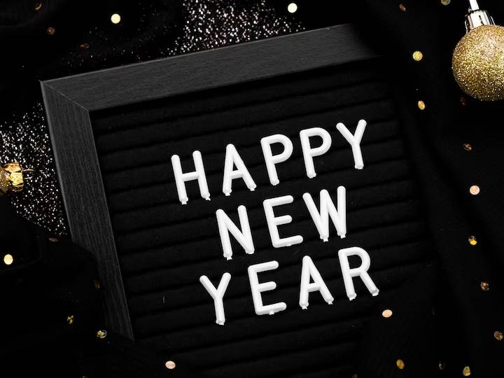 Happy New Year 2024 Wishes: नए साल पर WhatsApp Status, Facebook Messages, HD Photos के जरिए अपने दोस्तों को भेजें शुभकामनाएं संदेश