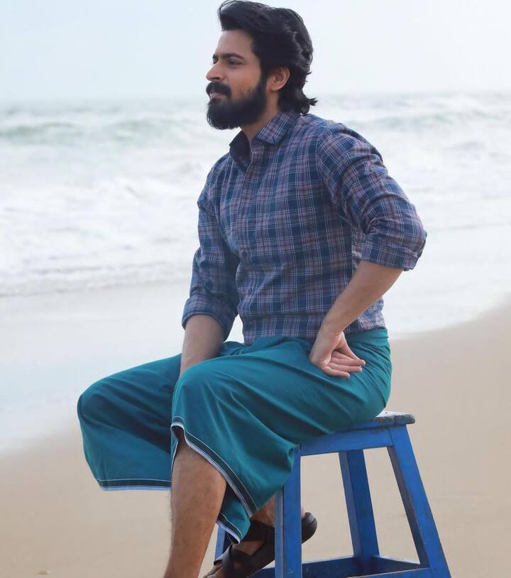 சிந்து சமவெளி படத்தின் மூலம் அறிமுகமான ஹரிஷ் கல்யாண், பிக்பாஸ் நிகழ்ச்சி மூலம் பிரபலமானார். அதனை தொடர்ந்து பல படங்களில் நடித்து வந்தார்.