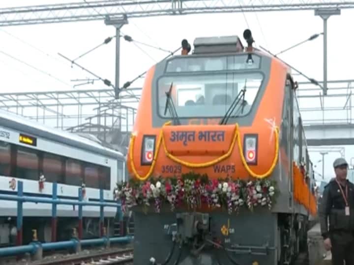 इन सभी ट्रेनों को अयोध्या रेलवे स्टेशन के उद्घाटन के कार्यक्रम के दौरान हरी झंडी दिखाई जाएगी. कुछ ट्रेनों को अयोध्या से रवाना किया जाएगा. वहीं बाकी का उद्घाटन वीडियो कांफ्रेंसिंग के जरिए होगा.