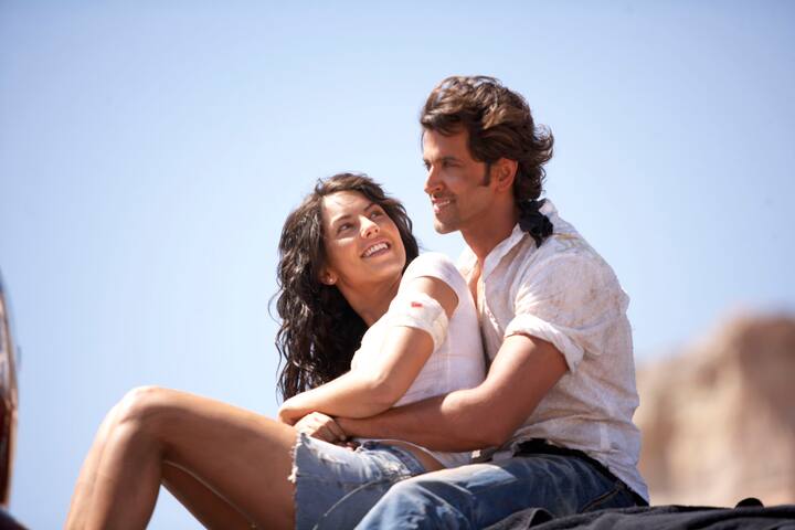 हम बात कर रहे हैं 'काइट्स' मूवी की. ऋतिक रोशन और मैक्सिकन हीरोइन बारबरा मोरी की ये फिल्म साल 2010 में रिलीज हुई थी. कंगना रनौत भी इस फिल्म का अहम हिस्सा थीं, लेकिन बॉक्स ऑफिस पर फिल्म का जादू नहीं चला.