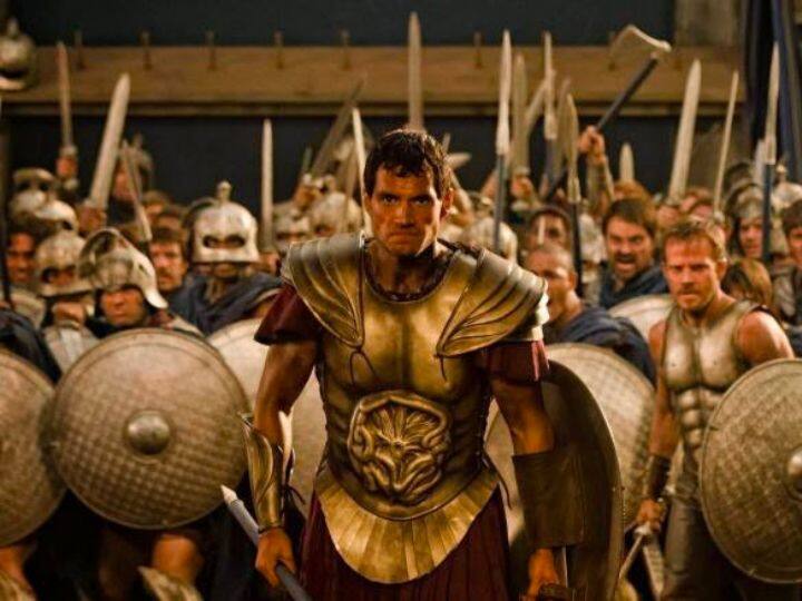 समय के साथ हर चीज में आधुनिकता आई है. दुनिया में लड़ने का और युद्ध करने का तरीका भी बदल चुका है. पहले जहां तलवार है और भाला से लड़ा जाता था. अब पूरी दुनिया बंदूक और बारूदी हथियारों से लड़ती है. दुनिया में इस वक्त एक से एक खतरनाक बंदूक मौजूद है.