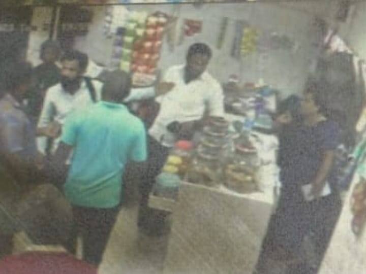 Karur  DMK member got into an argument with the tea shop owner asking for money to sell goods - TNN Crime: டீக்கடை உரிமையாளரிடம் மது குடிக்க பணம் கேட்டு வாக்குவாதம் - கரூரில் அதிர்ச்சி