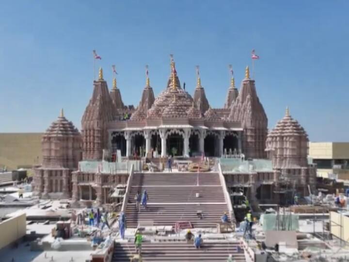 BAPS हिंदू मंदिर को कारीगरों ने इतनी मजबूती से बनाया है कि 1000 साल तक इसे कुछ नहीं होने वाला है. BAPS हिंदू मंदिर वास्तुशिल्प कौशल का बड़ा उदाहरण है.
