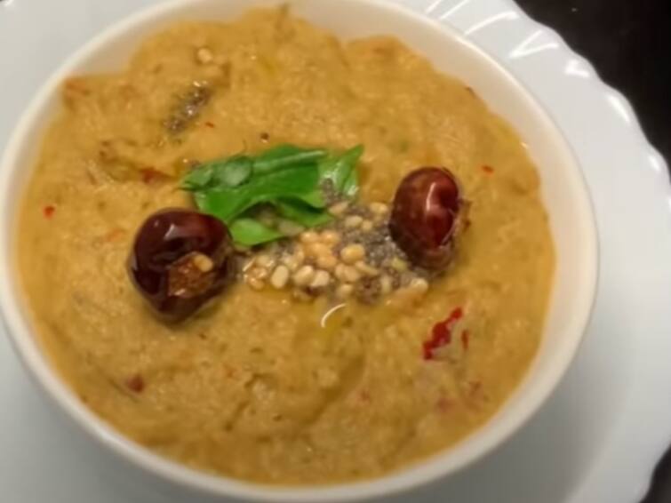 ridge gaurd chutney recipe side dish for idly and chutney இட்லி, தோசைக்கு சூப்பர் காம்போ! பீர்க்கங்காய் சட்னி செய்முறை இதோ!