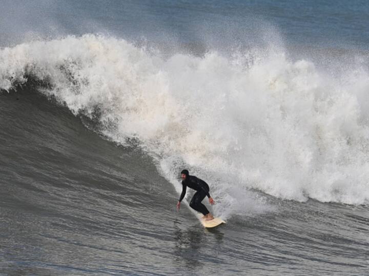 A surfer catches a wave after huge waves caused damage and injuries in Ventura. Huge surf is battering the US West Coast, with rogue waves already sweeping away pedestrians and vehicles and inundating a hotel, and forecasters warning of more danger ahead for beach communities. (Image Source: Getty)