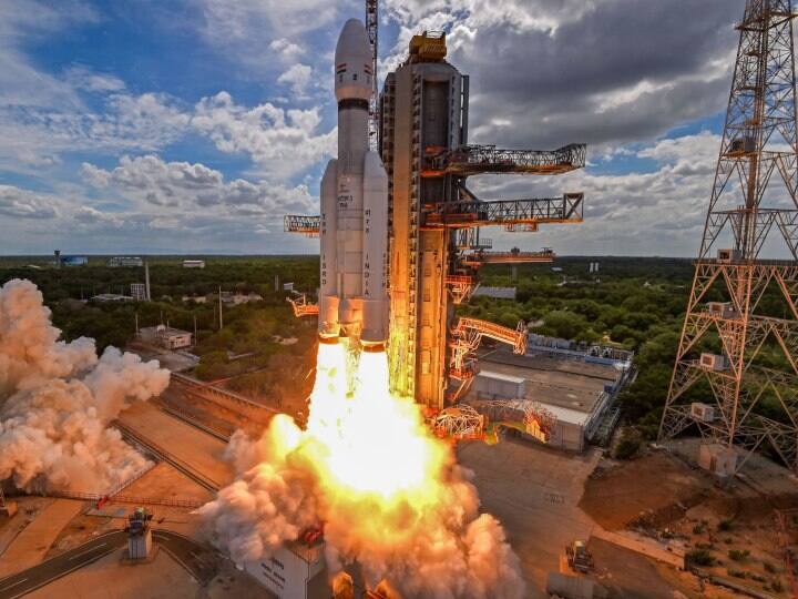 चंद्रयान-3: चंद्रयान 2 की असफलता के बाद 14 जुलाई 2023 को सतीश धवन अंतरिक्ष केंद्र से चंद्रयान-3 लॅान्च किया था, जिसके बाद भारत चांद के साउथ पोल पर स्मूथ लैंडिंग करने वाला पहला देश बना.