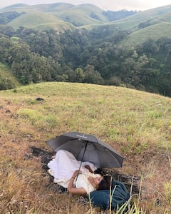 Anjali Photos: కొండకోనల్లో సేదతీరుతోన్న గీతాంజలి!