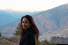 New Year 2024: वादियों के बीच पोज देकर साल 2023 को अलविदा कहती दिखीं मीरा राजपूत, शेयर की नो मेकअप लुक की तस्वीरें