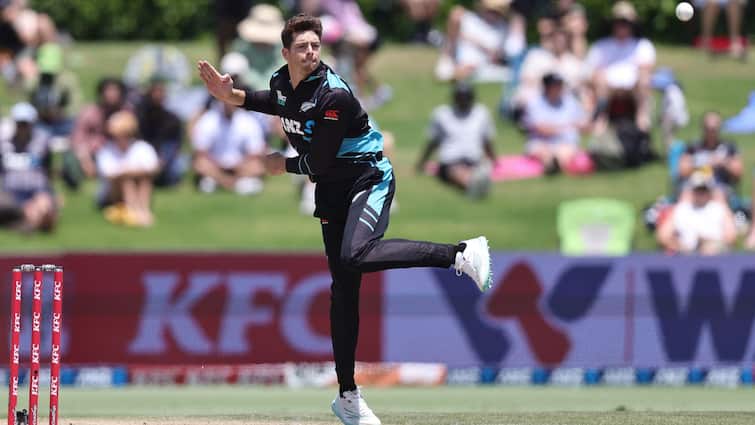 Mitchell Santner guides New Zealand to series levelling win vs Bangladesh in 3rd T20I NZ vs BAN 3rd T20I: স্যান্টনারের ঘূর্ণিতে কুপোকাত বাংলাদেশ, দুরন্ত জয়ে সিরিজ়ে সমতায় ফিরল নিউজ়িল্যান্ড