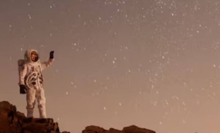 মঙ্গলের বুকে জীবিত থাকাকালীন, সেখানে সে বিমানচালক ছিল, তার পর পরমাণু যুদ্ধ হয়, তাতেই সব শেষ হয়ে যায় এবং তার পর পুনর্জন্ম দিয়ে তাকে পৃথিবীতে পাঠানো হয় বলে জানায় বরিস্কা। ছবি: ফ্রিপিক।