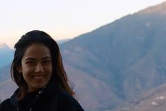 New Year 2024: वादियों के बीच पोज देकर साल 2023 को अलविदा कहती दिखीं मीरा राजपूत, शेयर की नो मेकअप लुक की तस्वीरें