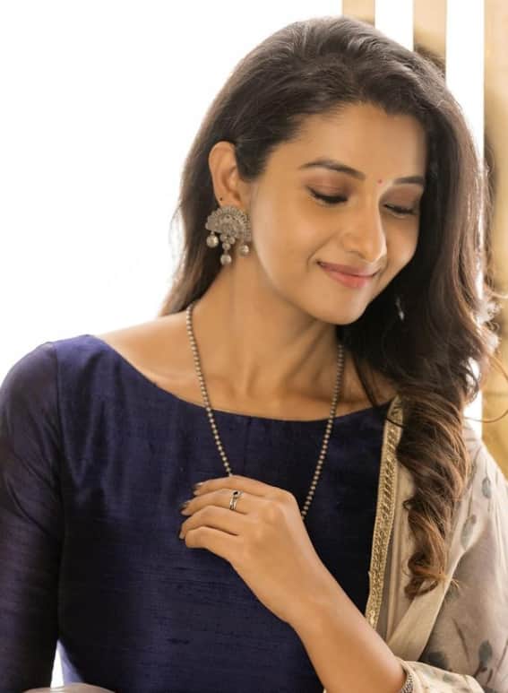 தற்போது பல படங்களில் கமிட்டாகி பிஸியாக நடித்து வருகிறார்.