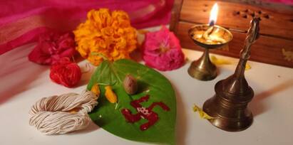 Astro Tips: ખાવા ઉપરાંત આપણે બધા પૂજા પાઠમાં સોપારીનો ઉપયોગ કરીએ છીએ. જો કે પૂજામાં ઉપયોગમાં લેવાતી સોપારી કદમાં નાની હોય છે, પરંતુ જ્યોતિષશાસ્ત્રમાં તેના ઘણા ચમત્કારી ગુણો વર્ણવવામાં આવ્યા છે.