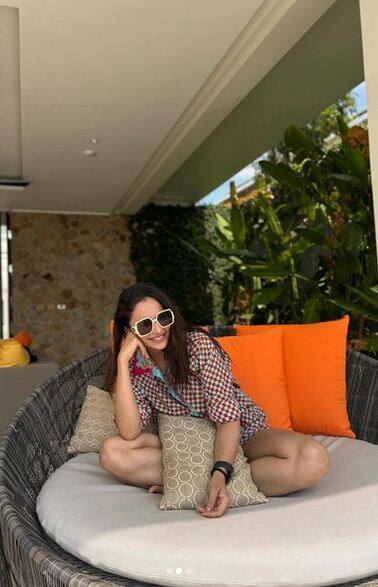 ਰਕੁਲ ਪ੍ਰੀਤ ਇੱਕ ਯਾਤਰਾ ਪ੍ਰੇਮੀ ਹੈ। ਉਹ ਘੁੰਮਣ-ਫਿਰਨ ਦੀ ਬਹੁਤ ਸ਼ੌਕੀਨ ਹੈ। ਹਾਲ ਹੀ 'ਚ ਰਕੁਲ ਨੇ ਆਪਣੀਆਂ ਤਸਵੀਰਾਂ ਇੰਸਟਾ 'ਤੇ ਸ਼ੇਅਰ ਕੀਤੀਆਂ ਹਨ। ਇਨ੍ਹਾਂ ਤਸਵੀਰਾਂ 'ਚ ਉਹ ਬੇਹੱਦ ਗਲੈਮ ਲੁੱਕ 'ਚ ਨਜ਼ਰ ਆ ਰਹੀ ਹੈ।