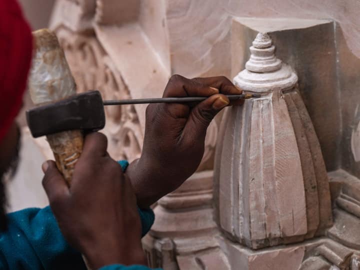 अयोध्या में राम जन्मभूमि न्यास कार्यशाला में काम जारी है.