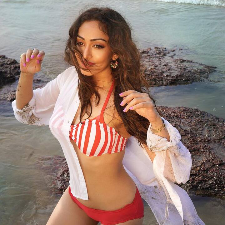 તેણે આર માધવનની ફિલ્મ ધોખાઃ રાઉન્ડ ડી કોર્નરમાં મુખ્ય ભૂમિકા ભજવી હતી. આ સિવાય તેણે ઘણા ગીતોમાં પણ કામ કર્યું છે.