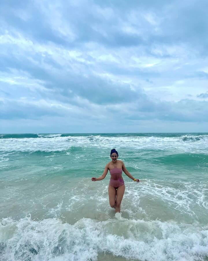 Rakul Preet Singh PHOTO: રકુલ પ્રીત સિંહ તેના ફેન્સ સાથે જોડાયેલા રહેવા માટે સોશિયલ મીડિયા પર ખૂબ જ એક્ટિવ રહે છે.