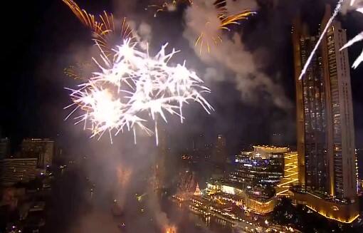 New year celebrations 2024 in thailand bangkok   New Year 2024 : બેંગકોકમાં નવા વર્ષ 2024નું જશ્ન, લોકોએ આ રીતે કર્યુ સ્વાગત જુઓ શાનદાર વીડિયો 