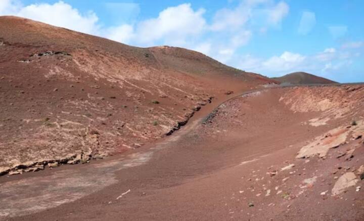 বরিস্কা জানায়, মঙ্গলের যে প্রজাতি হিসেবে জন্ম তার, পরমাণু যুদ্ধে কয়েক হাজার বছর আগেই সেই প্রজাতির বিলুপ্তি ঘটে। পৃথিবীবাসীকে সতর্ক করতেই এখানে পাঠানো হয়েছে তাকে। ছবি: পিক্সাবে।