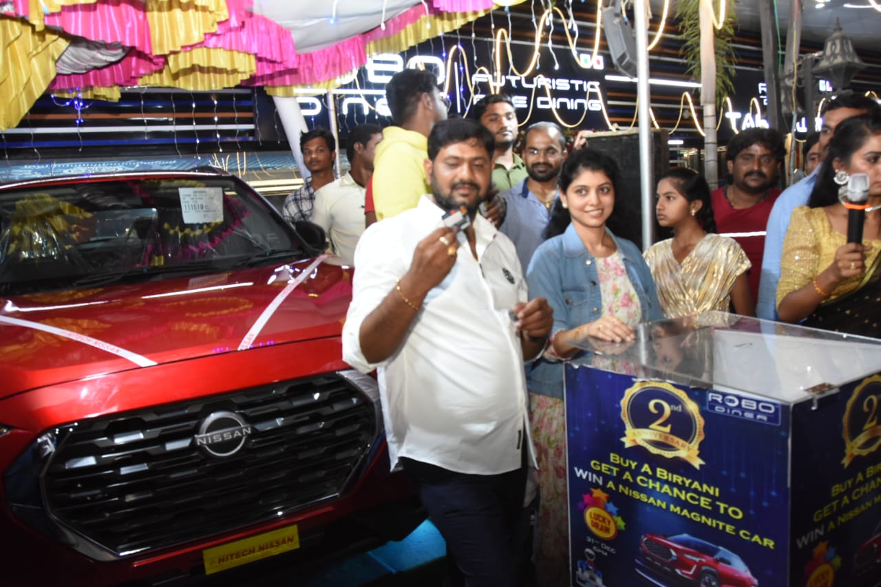 Man Wins Car: లక్కున్నోడు- బిర్యాని తిన్నాడు, లక్షల విలువైన కారు గెలిచాడు